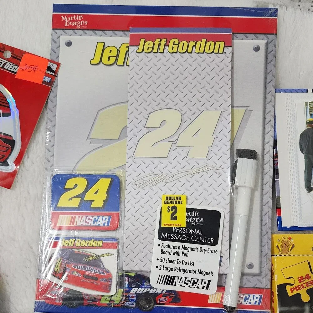 Jeff Gordon Memorbelia, Lots of items in this grouping. - Picture 7 of 10